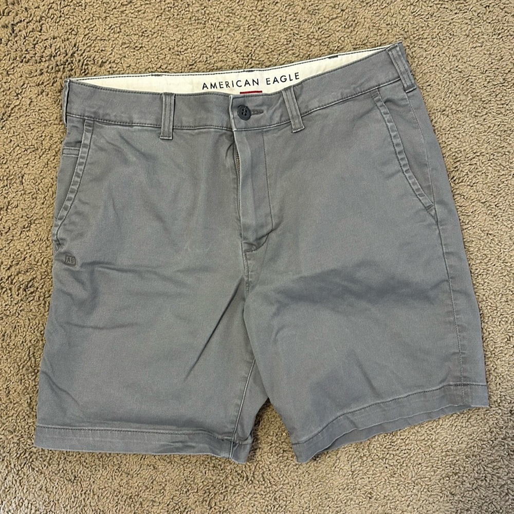 American Eagle Men’s Gray Khaki Shorts